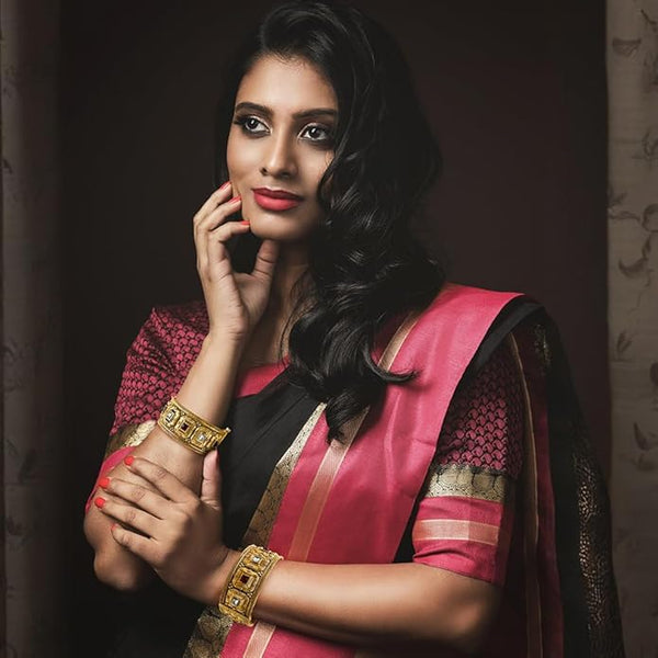 Smooth interior edges on 1-inch gold kadas for lightweight all-day bridal comfort.
