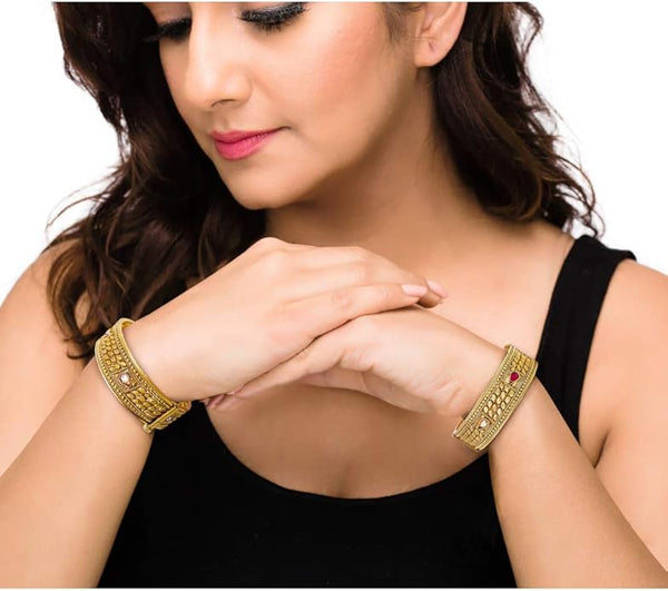 Medium size 2-6 Indian jewelry set styled for a bridal wedding party or festive celebration.
