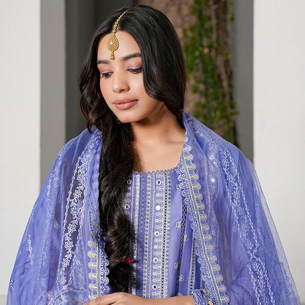 Model in a black hijab wearing a traditional gold teardrop maang tikka forehead ornament.